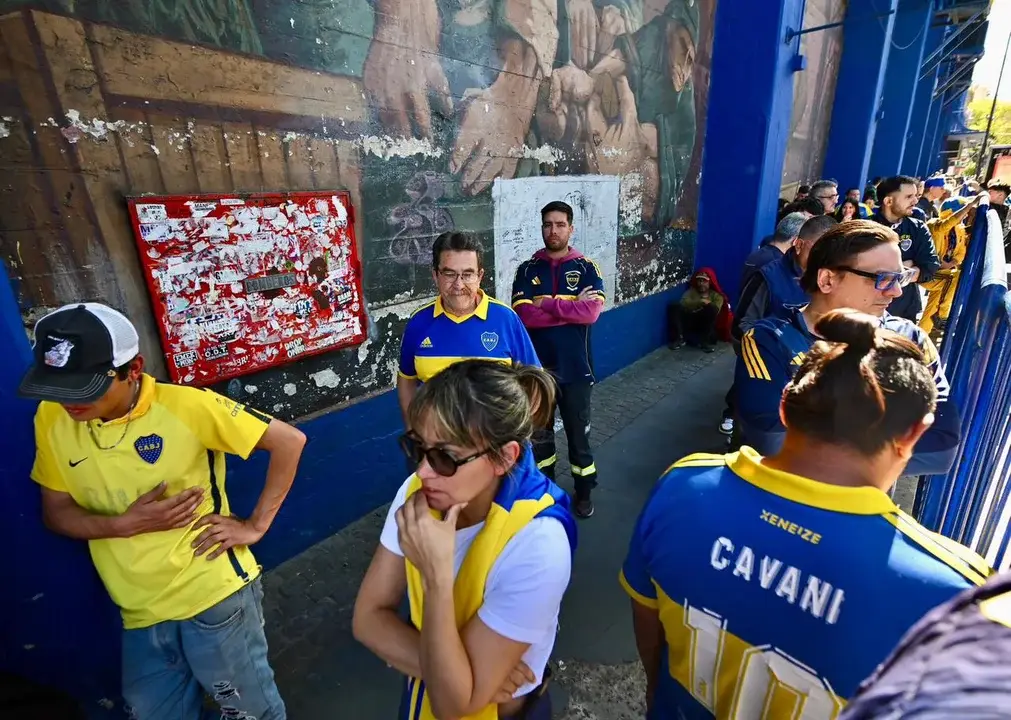 Hinchas de diversos clubes despiden a “Miguelo” Russo