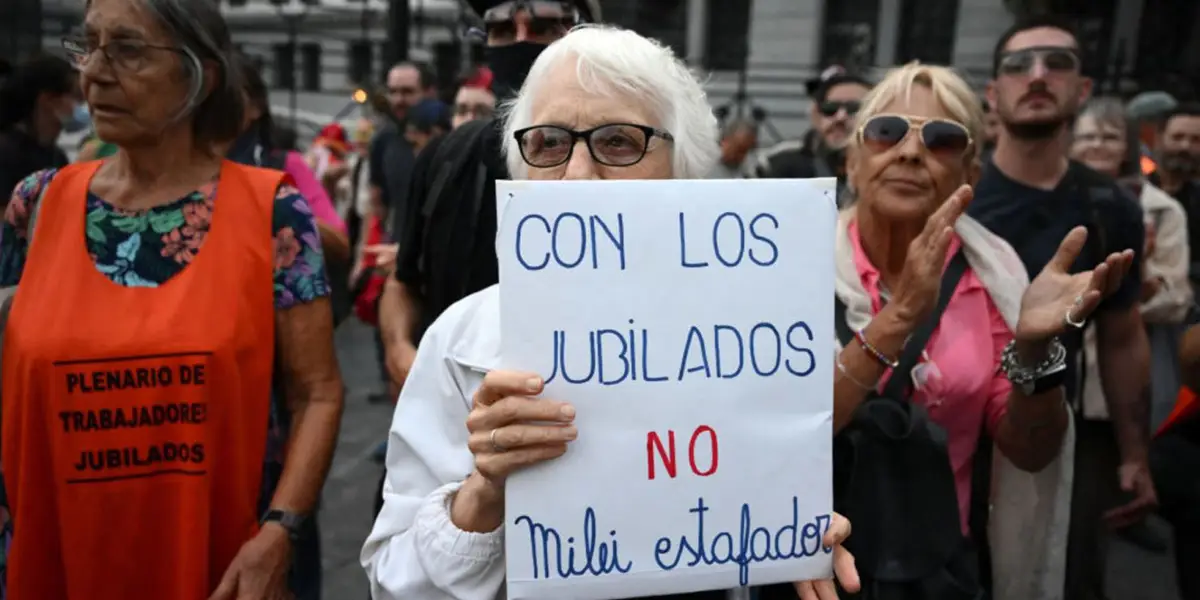 Los jubilados pierden $468.000 millones mensuales por el veto de Milei