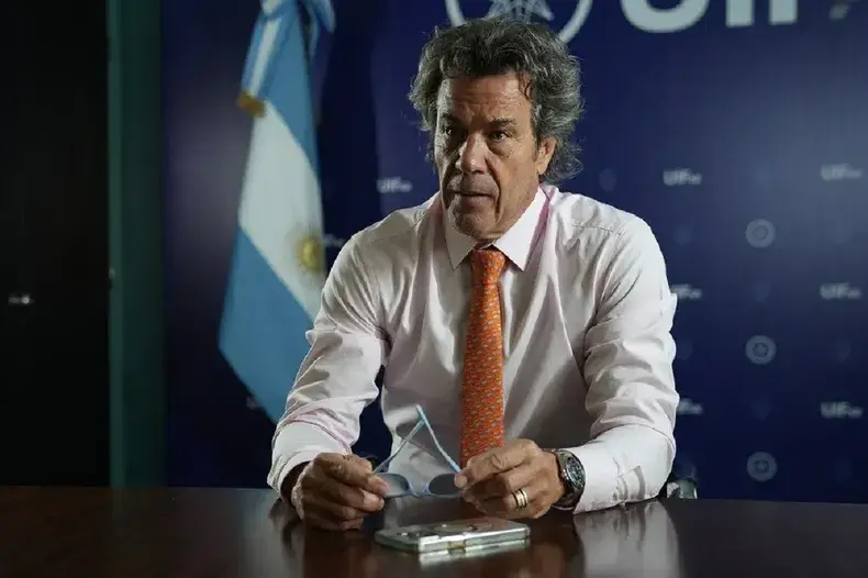 Starc renunció a la UIF en medio de presiones