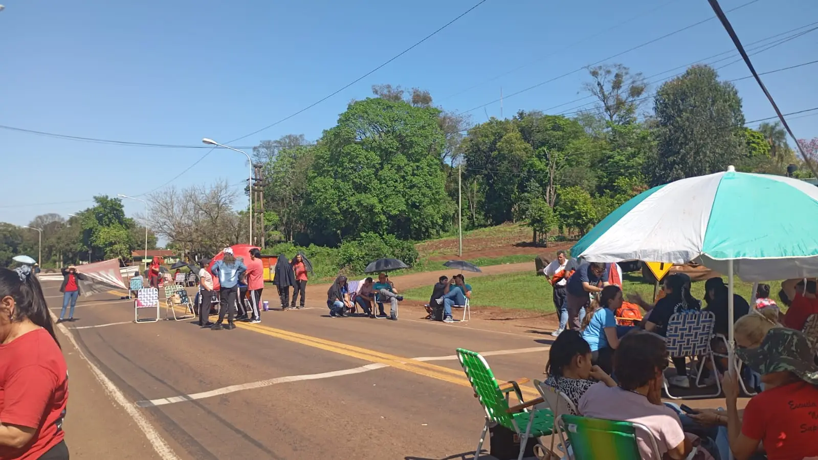 Corte total de la ruta 12 en reclamo de salarios dignos para docentes