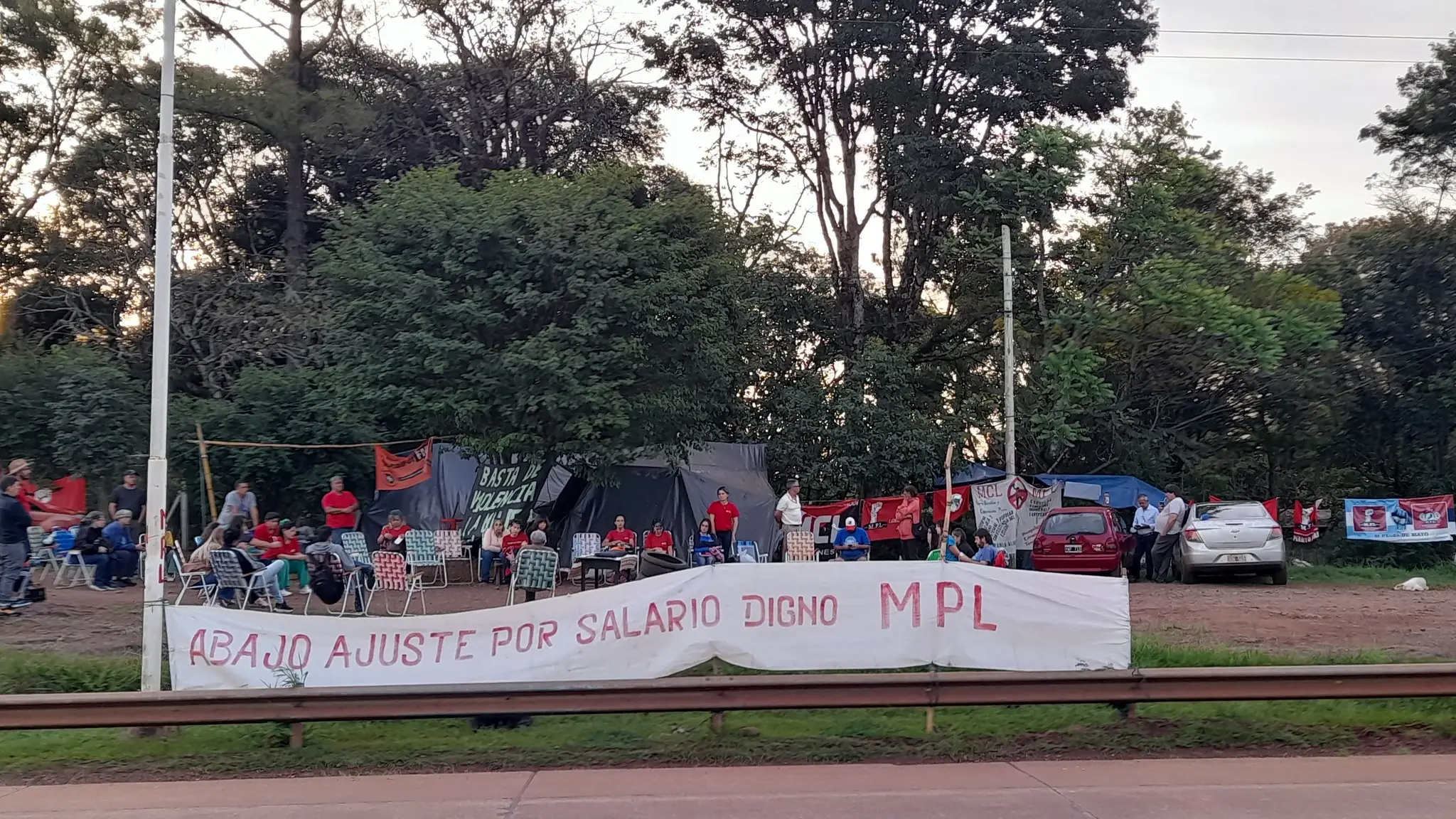 Montecarlo: El MPL lleva 76 días acampando en la ruta 12