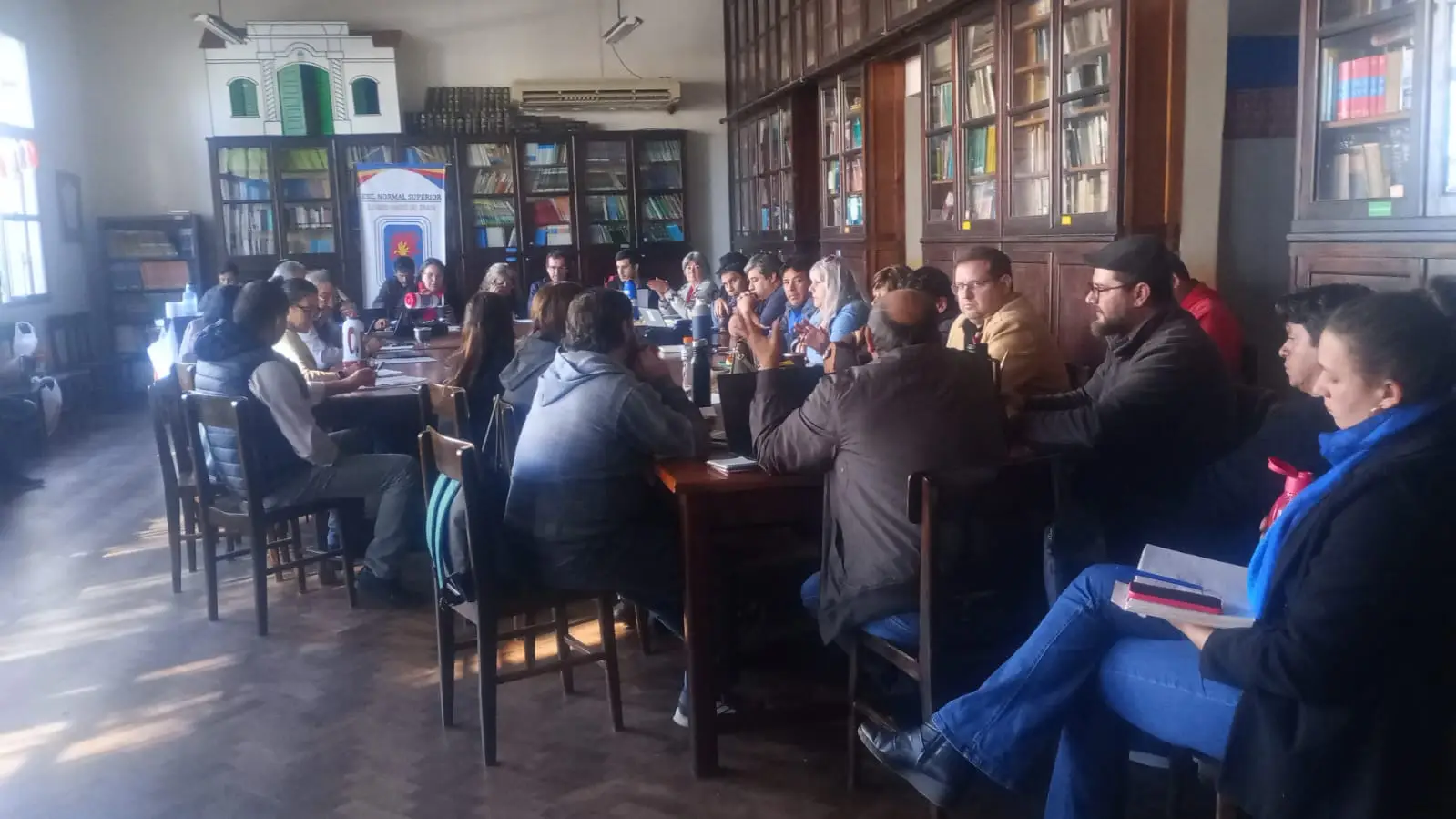 Sin Safrán, arrancó la mesa paritaria con el FTEL y el MPL