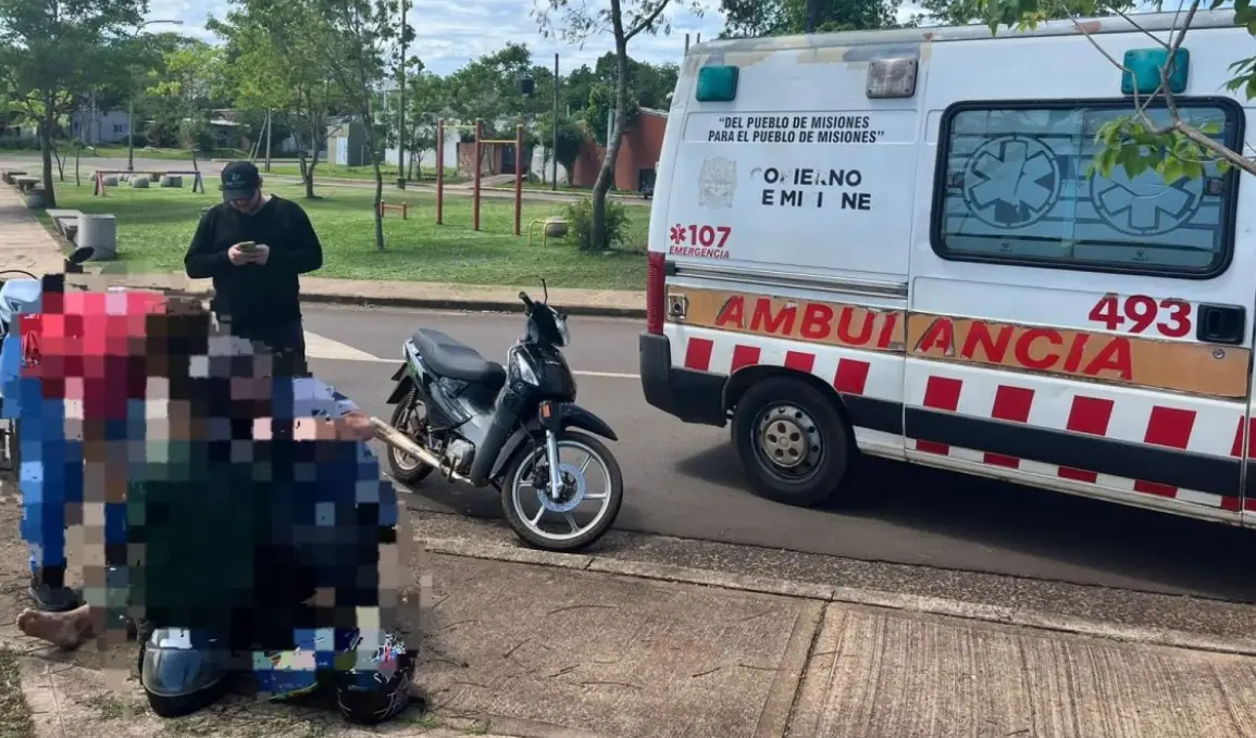 Posadas: dos heridos tras despiste de una moto