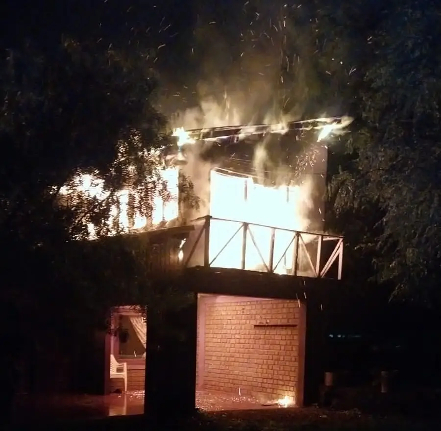 Laceró a su ex, prendió fuego su casa y trató de suicidarse