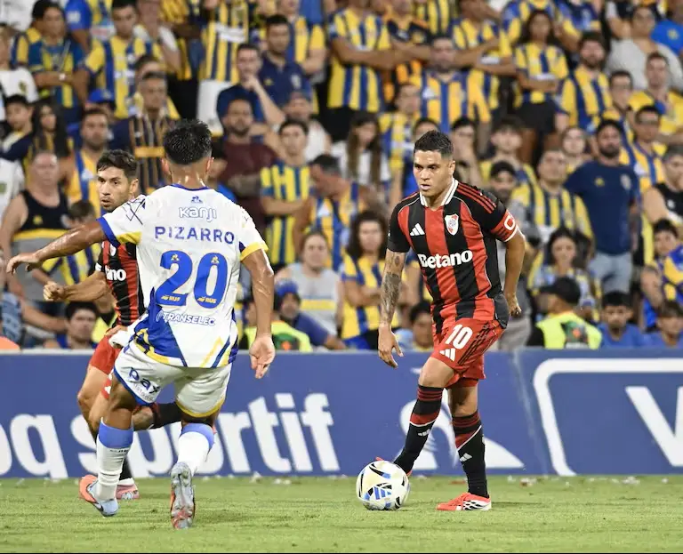 River y Central igualaron en Rosario, en un vibrante partido