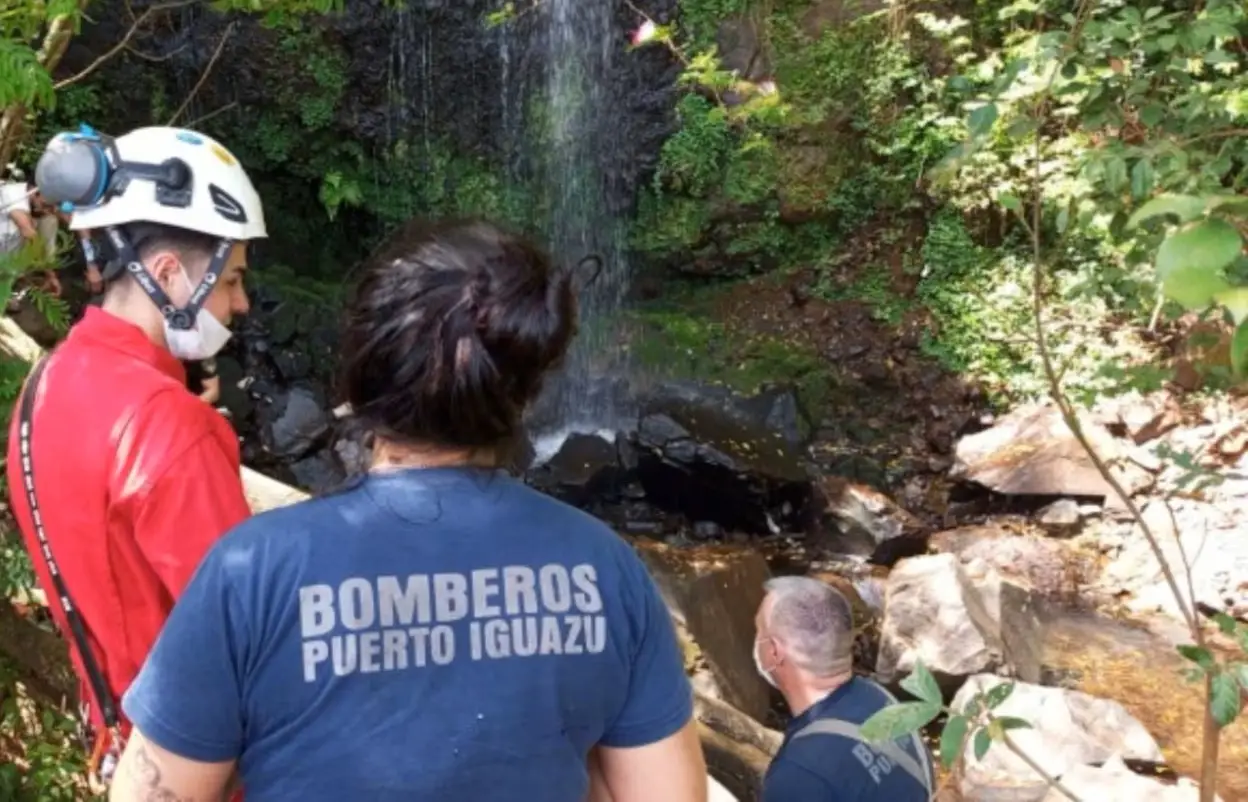 Iguazú: investigan la muerte de un hombre en una cascada