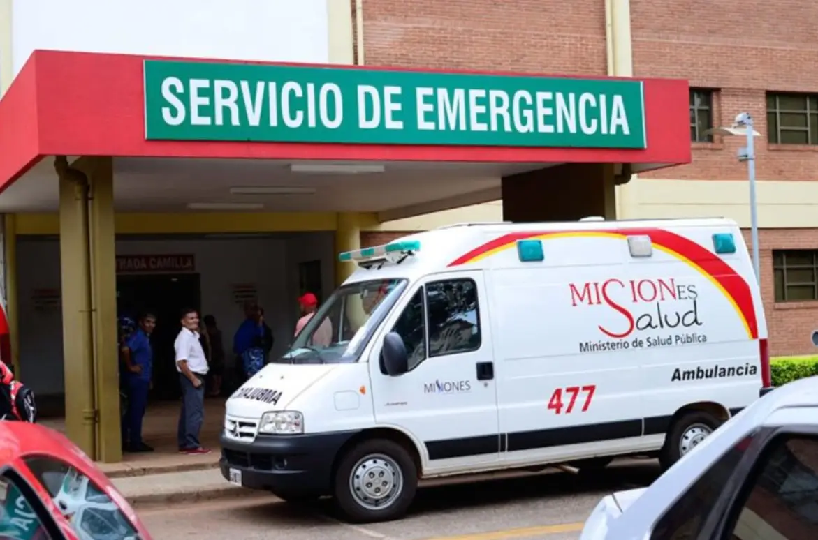 Un joven se encuentra en estado crítico tras caer desde un primer piso