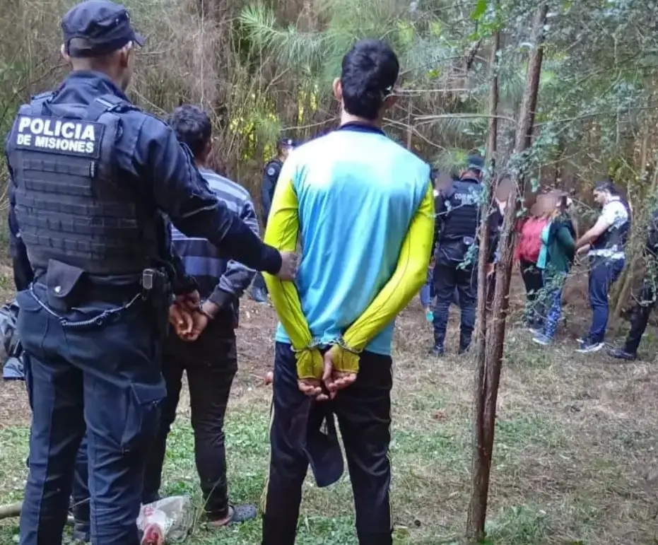 Frenan una toma de terrenos en Jardín América: hay seis demorados