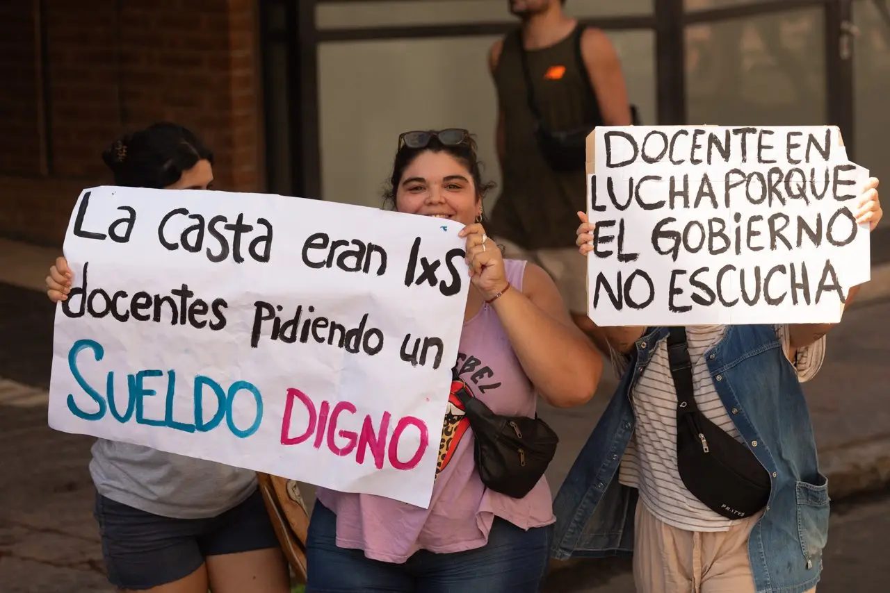 “Decadencia salarial”: “El maestro de grado en Misiones con 25 años” de aportes, cobra menos “que un docente con cero años de antigüedad en Corrientes”