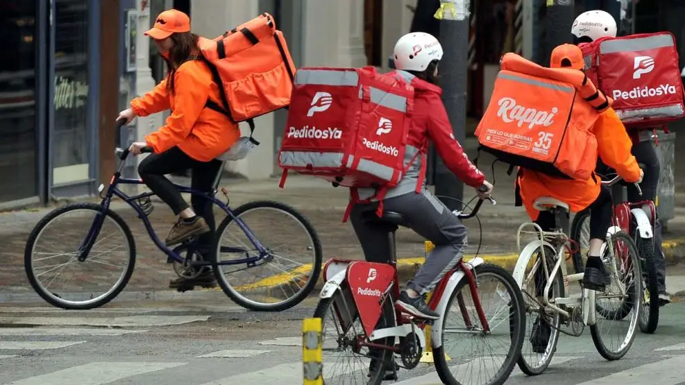 Un repartidor de aplicación tiene que entregar 16 pedidos diarios para no ser pobre