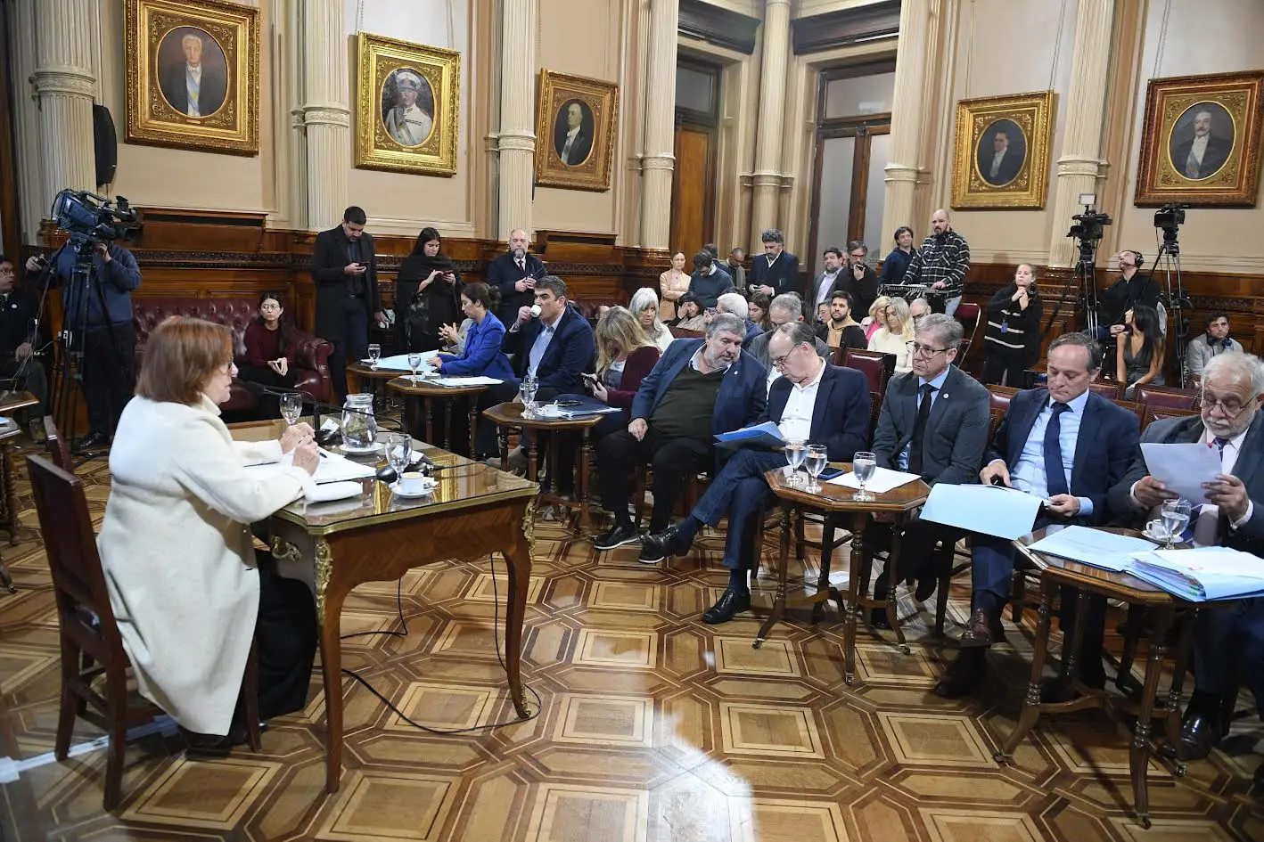 Avanza el proyecto para que Milei no siga gobernando mediante DNUs